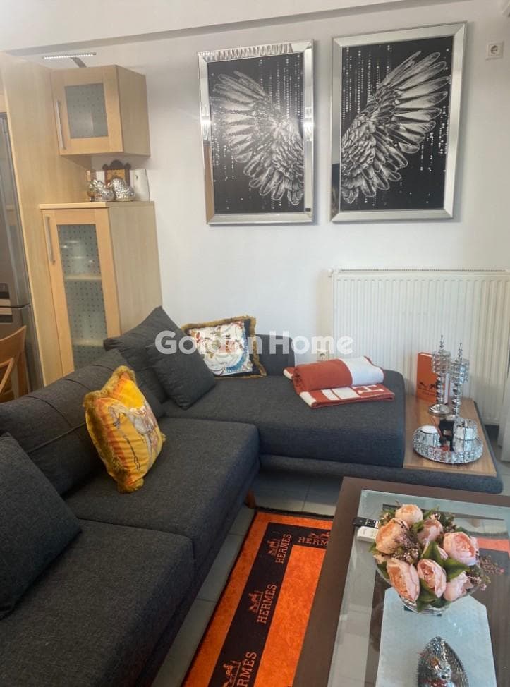 Apartment in Agia Paraskevi, Nea Smyrni — Photo 1 of 8