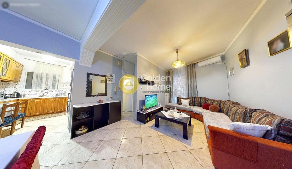 Apartment in Agios Georgios, Keratsini — Photo 1 of 17