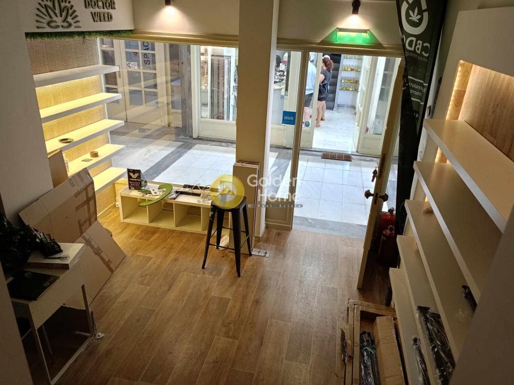 Retail Store in Elia, Historic Center — Photo 1 of 8