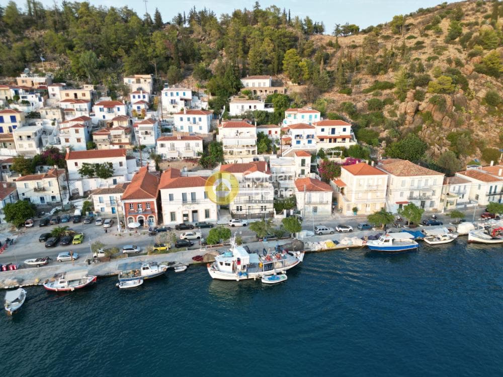 House in Center, Poros — Photo 12 of 12