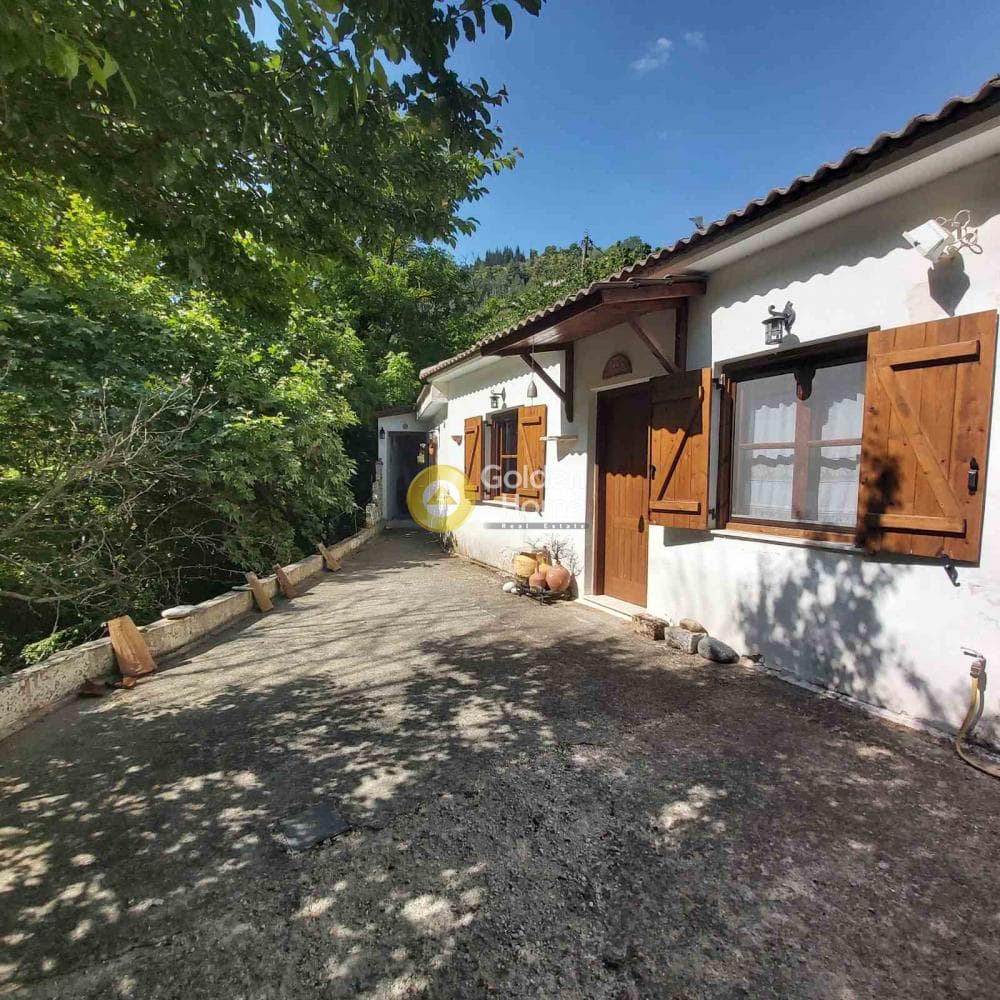 House in Kato Zachlorou, Kalavrita — Photo 1 of 55