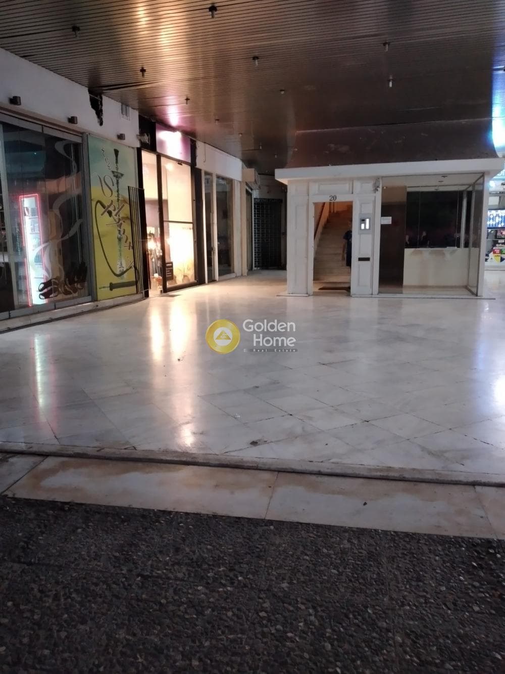 Retail Store in Karagianneika, Galatsi — Photo 1 of 3