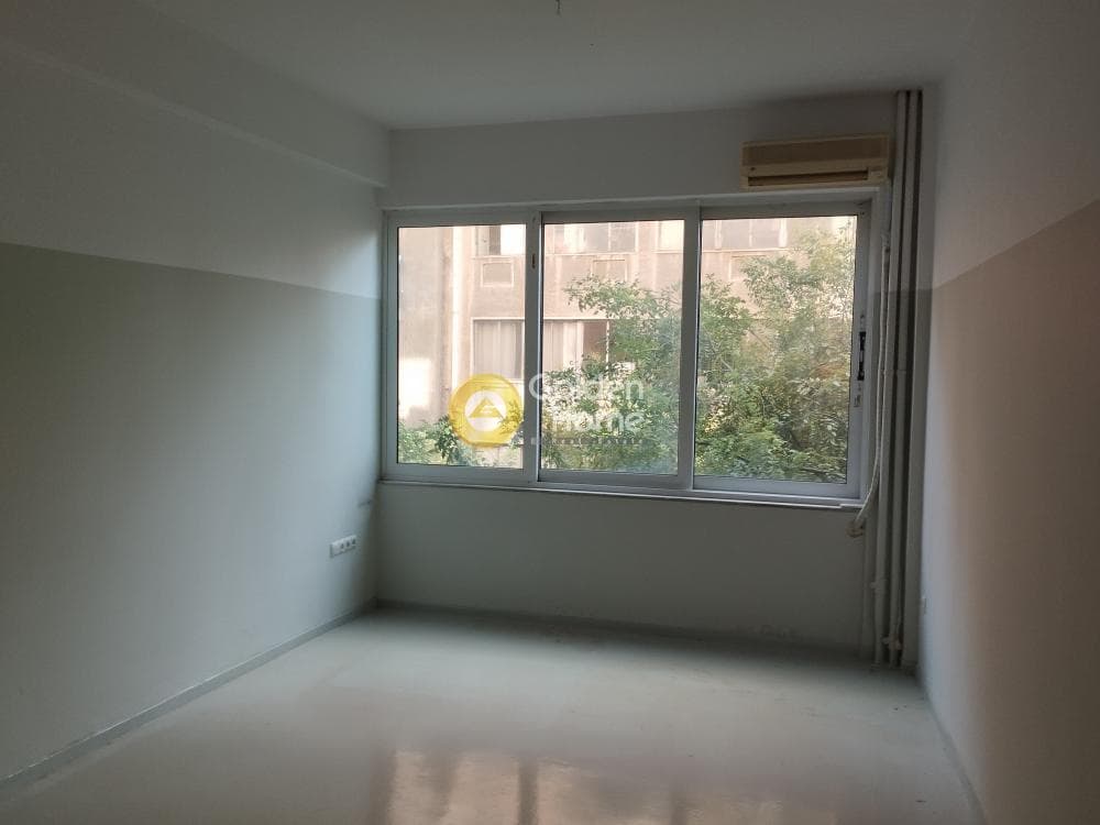 Office in Platia Koumoundourou, Kentro — Photo 1 of 29