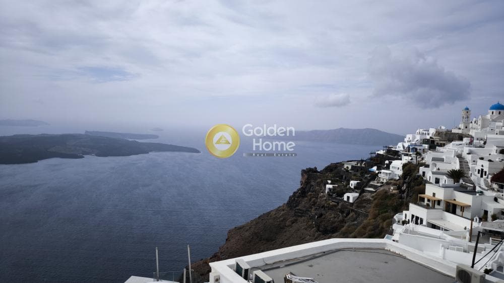 House in Thira, Santorini — Photo 2 of 14