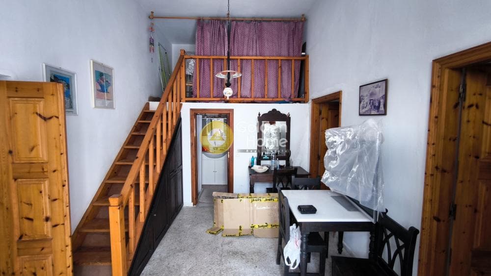 House in Thira, Santorini — Photo 11 of 14