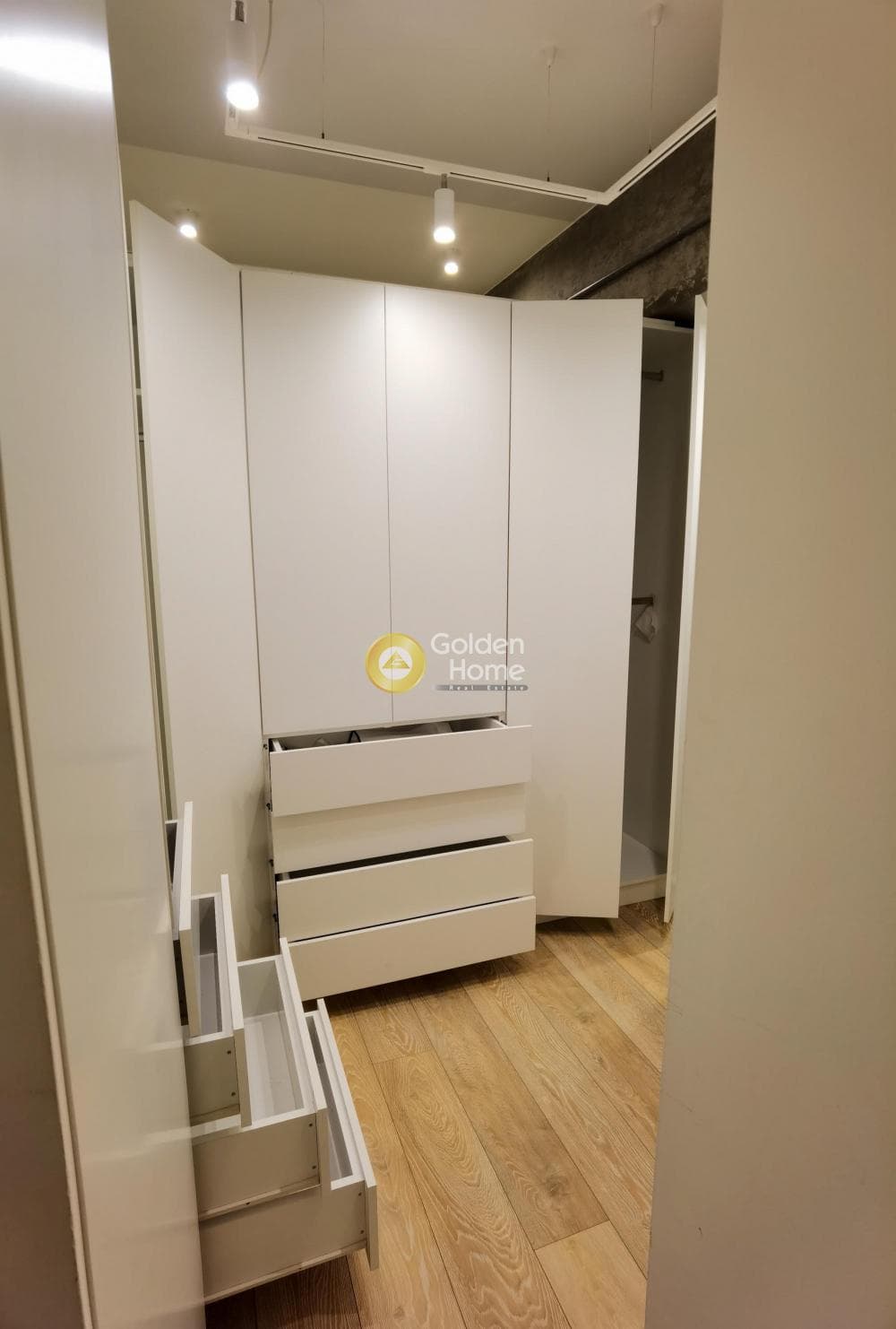 Office in Platia Kanigos, Exarchia - Neapoli — Photo 17 of 20