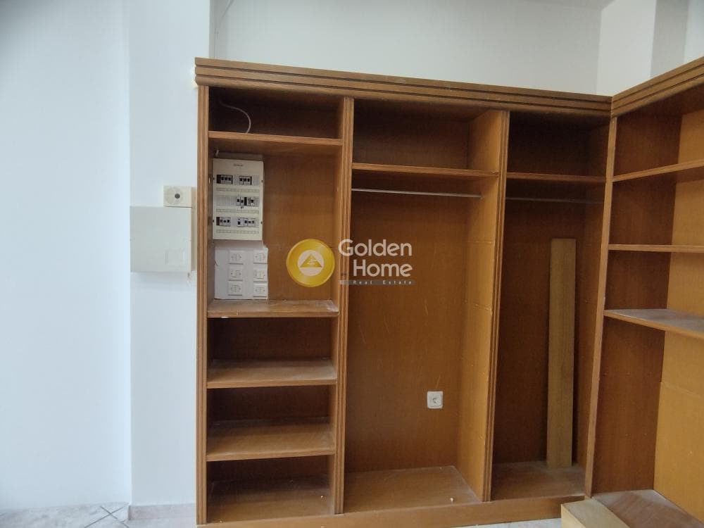 Retail Store in Tampouria, Nikaia — Photo 3 of 5