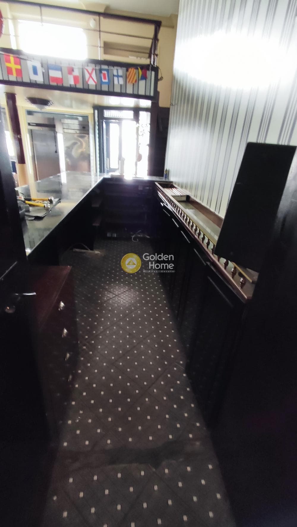 Retail Store in Mikrolimano, Piraeus — Photo 8 of 12