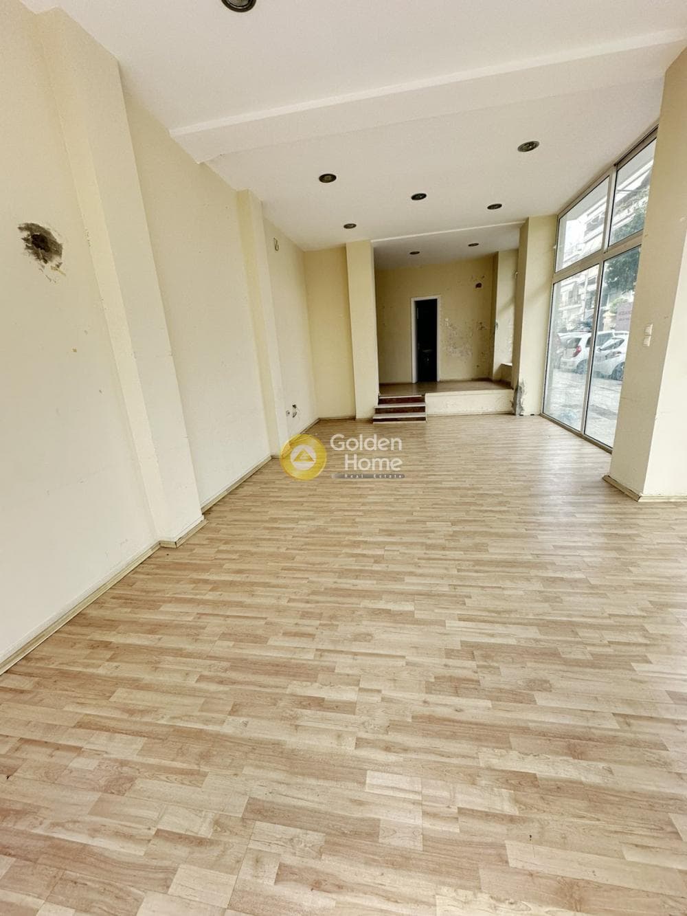 Κατάστημα στην Πλατεία Ελευθερίας, Κορυδαλλός — Φωτογραφία 2 από 3