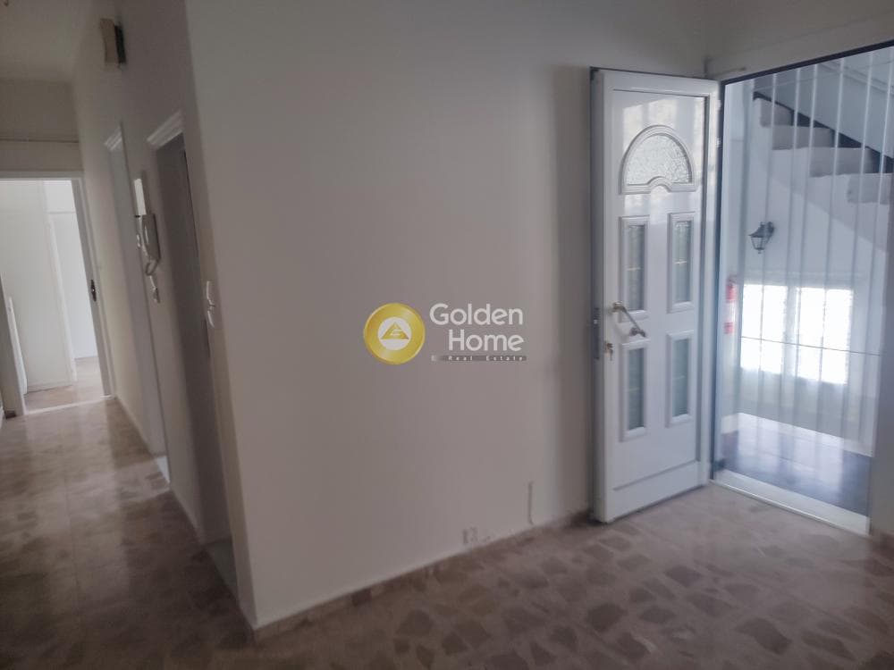 Apartment in Aspra Chomata, Nikaia — Photo 1 of 22