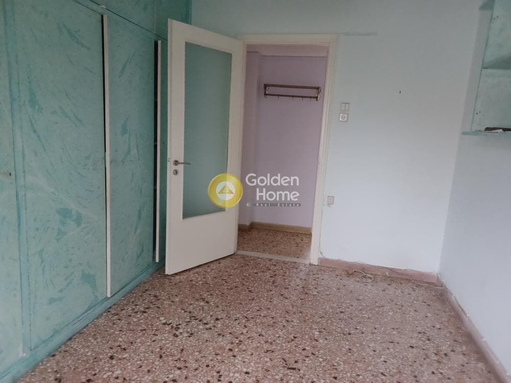House in Agios Georgios, Keratsini — Photo 2 of 4