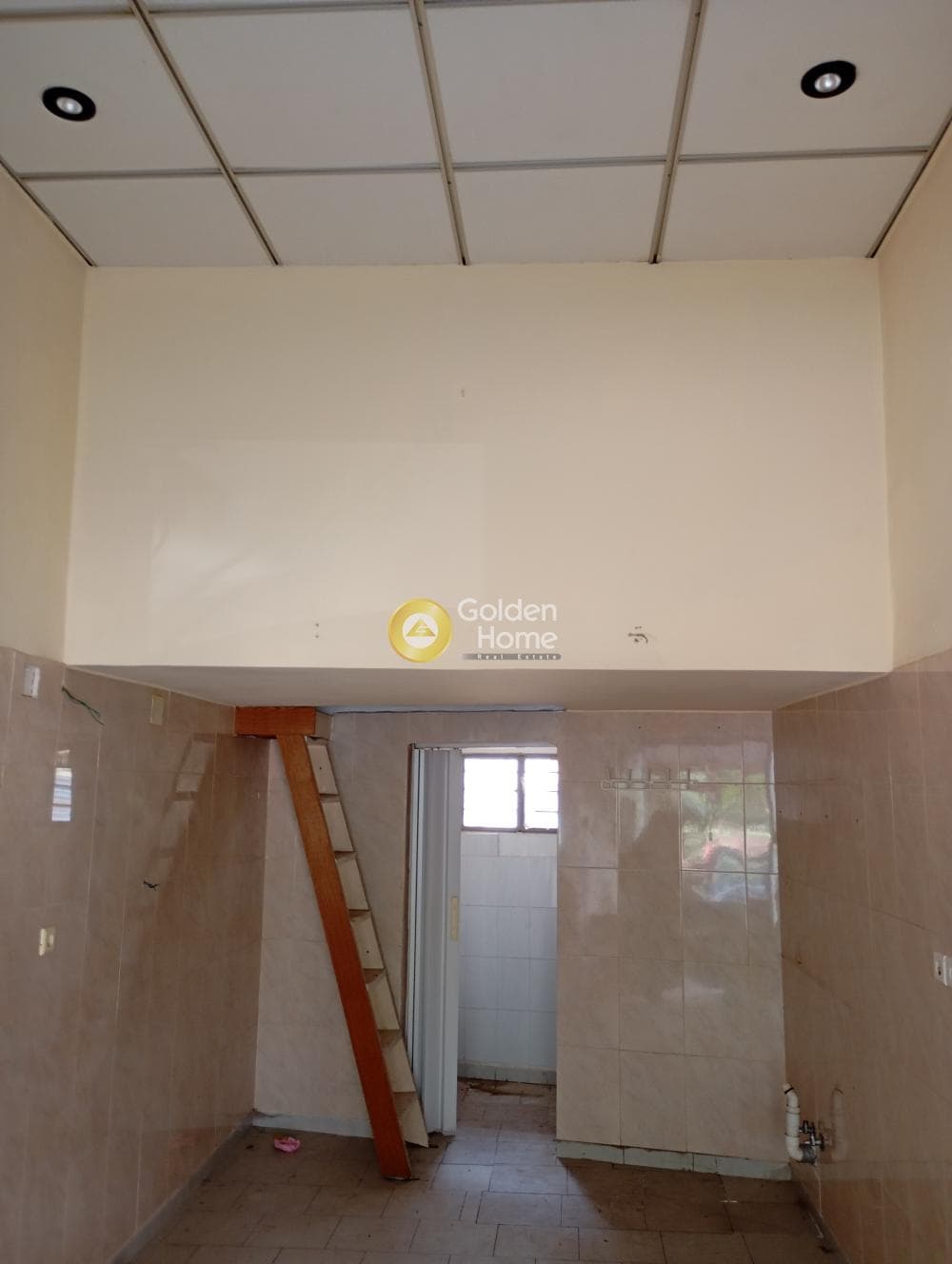 Retail Store in Agios Ioannis Chrisostomos, Nikaia — Photo 2 of 4