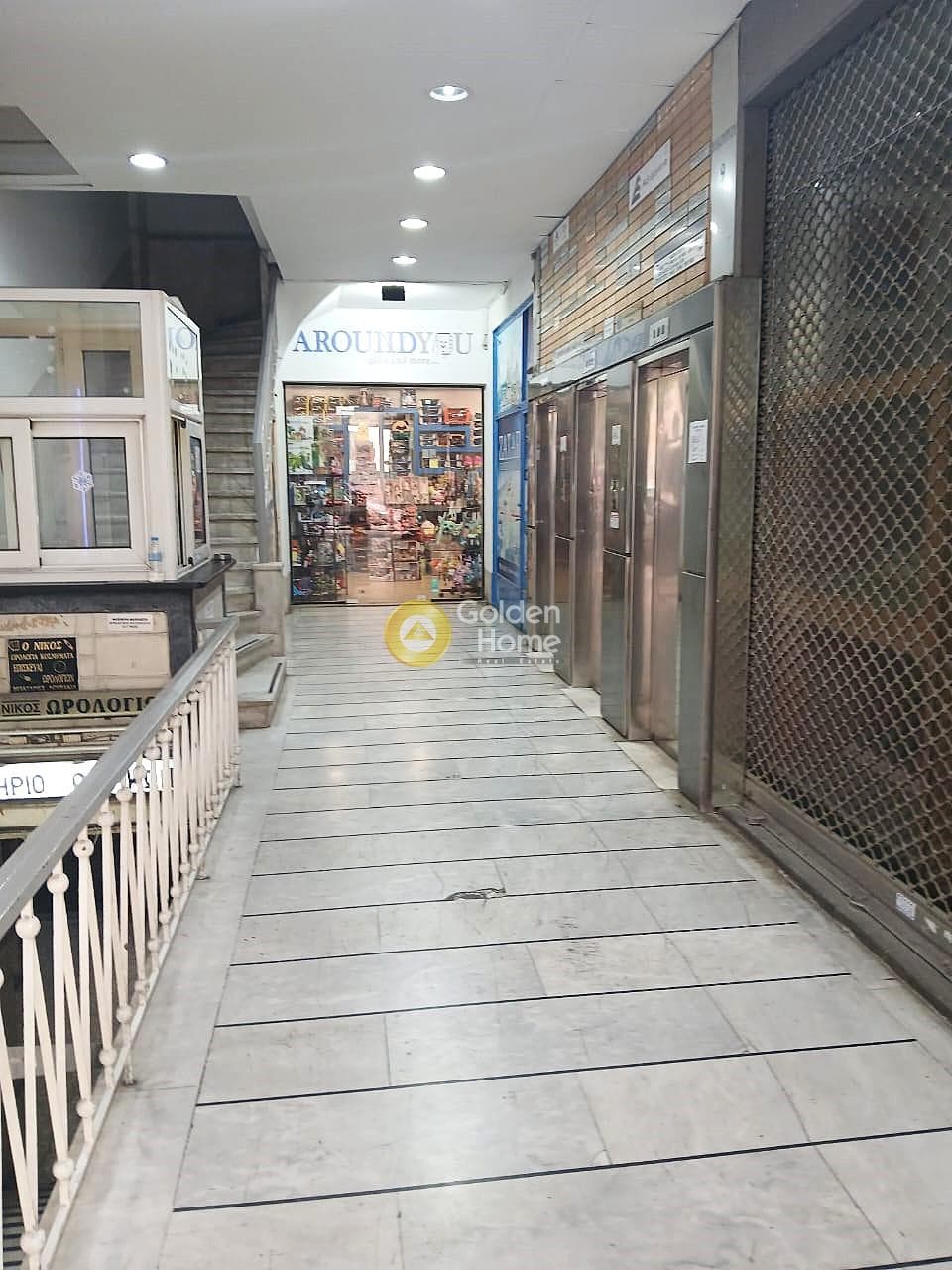 Retail Store in Plateia Klafthmonos, Kentro — Photo 2 of 4