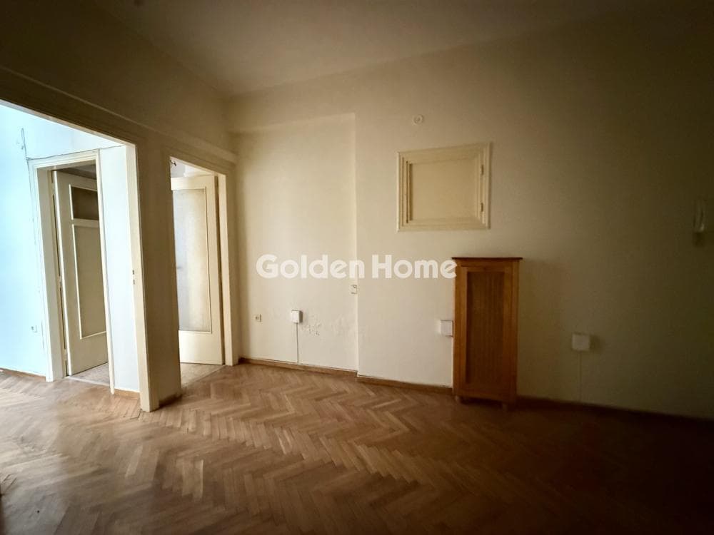 Apartment in Omonoia, Kentro — Photo 2 of 11