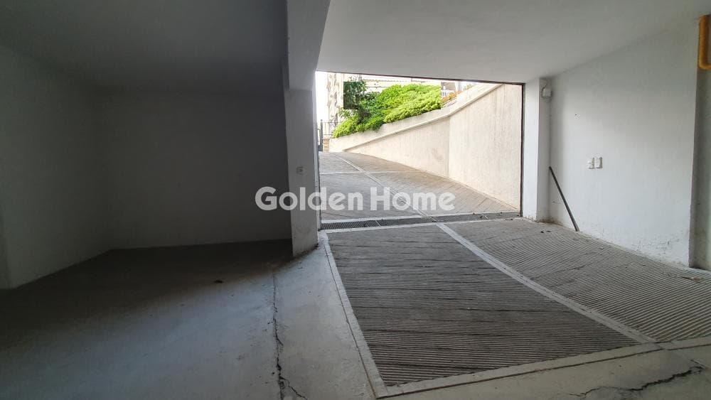 Parking Space in Center, Metamorfosi — Photo 6 of 14