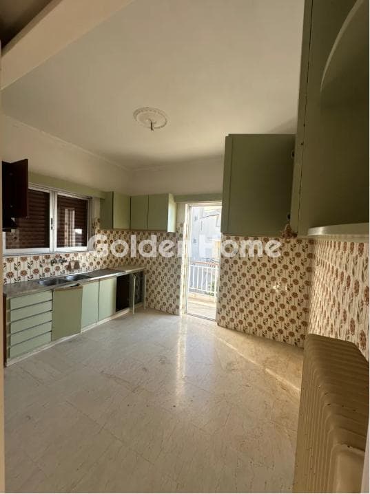 Apartment in Kareas, Vironas — Photo 7 of 8