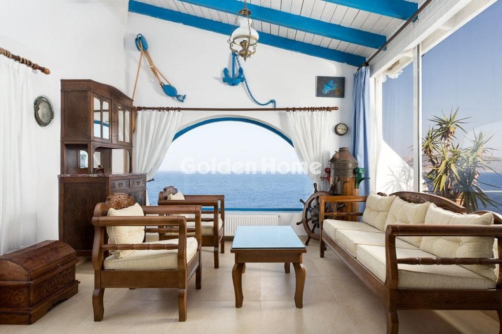 House in Mikrolimano, Lavrio — Photo 1 of 46