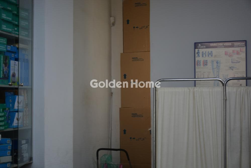 Retail Store in Tsoumba, Agioi Anargiroi — Photo 1 of 2