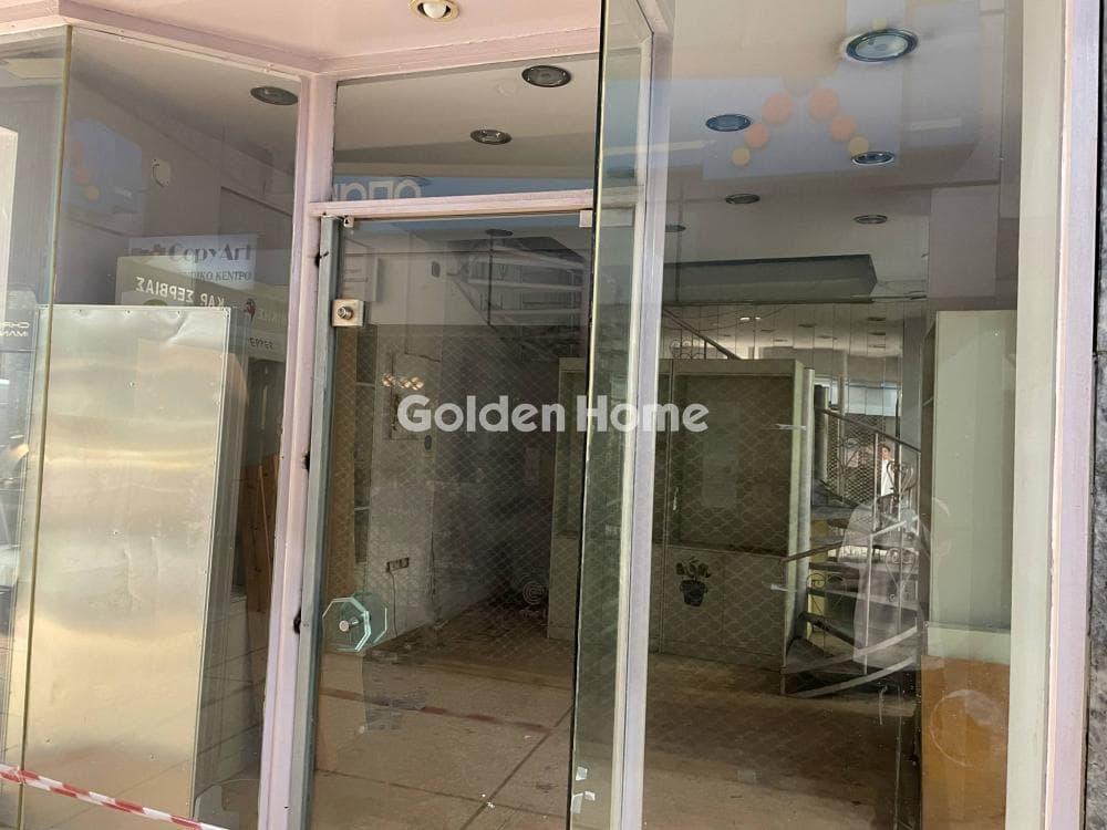 Retail Store in Sintagma, Kentro — Photo 1 of 5