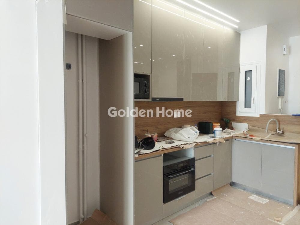 Apartment in Freattida, Piraeus — Photo 1 of 21
