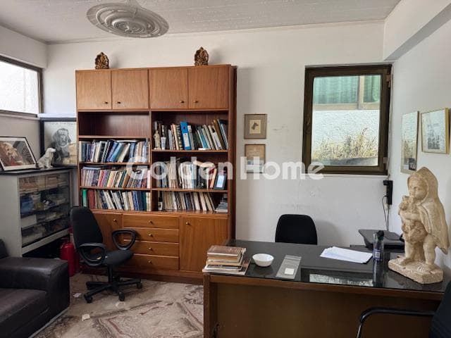 Retail Store in Kastritsa, Nea Erithraia — Photo 1 of 10