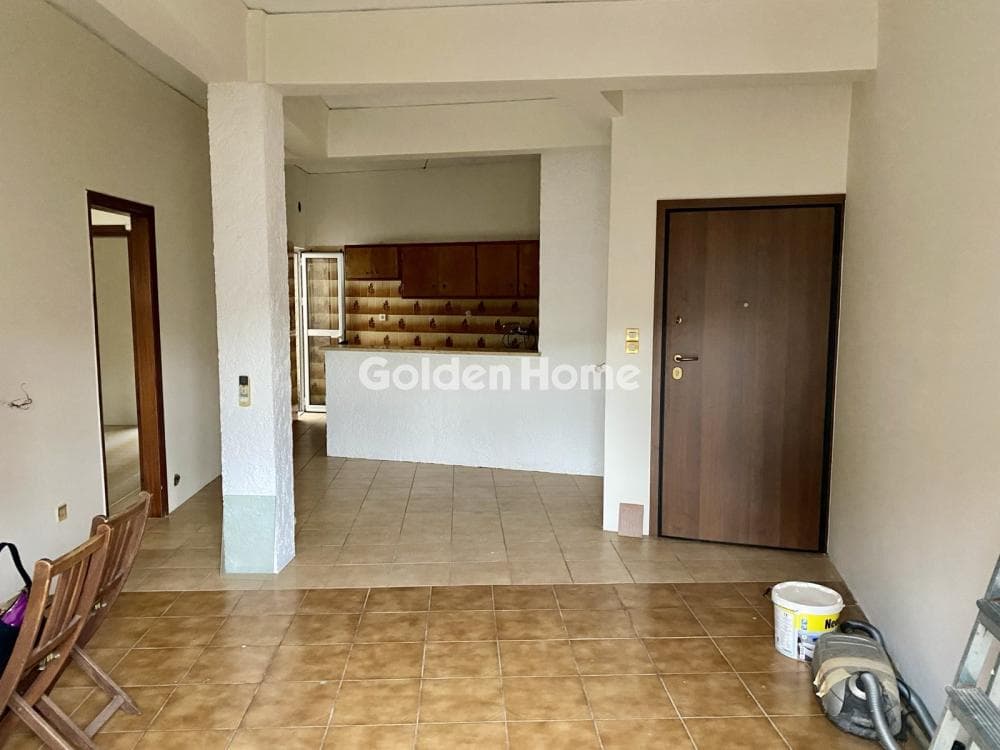 Apartment in Aspra Chomata, Peristeri — Photo 1 of 15