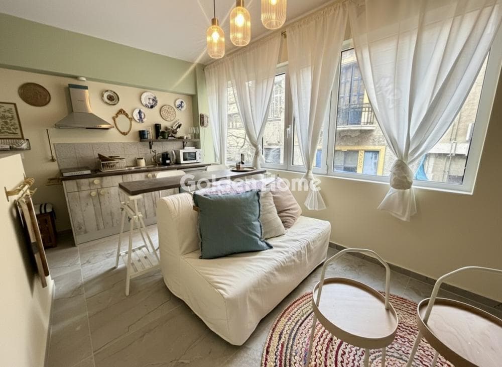 Apartment in Megala Sxoinia B, Exarchia - Neapoli — Photo 2 of 9