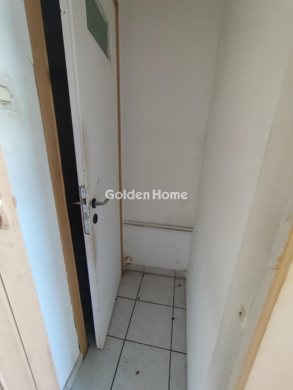 Retail Store in Labrini, Galatsi — Photo 11 of 17