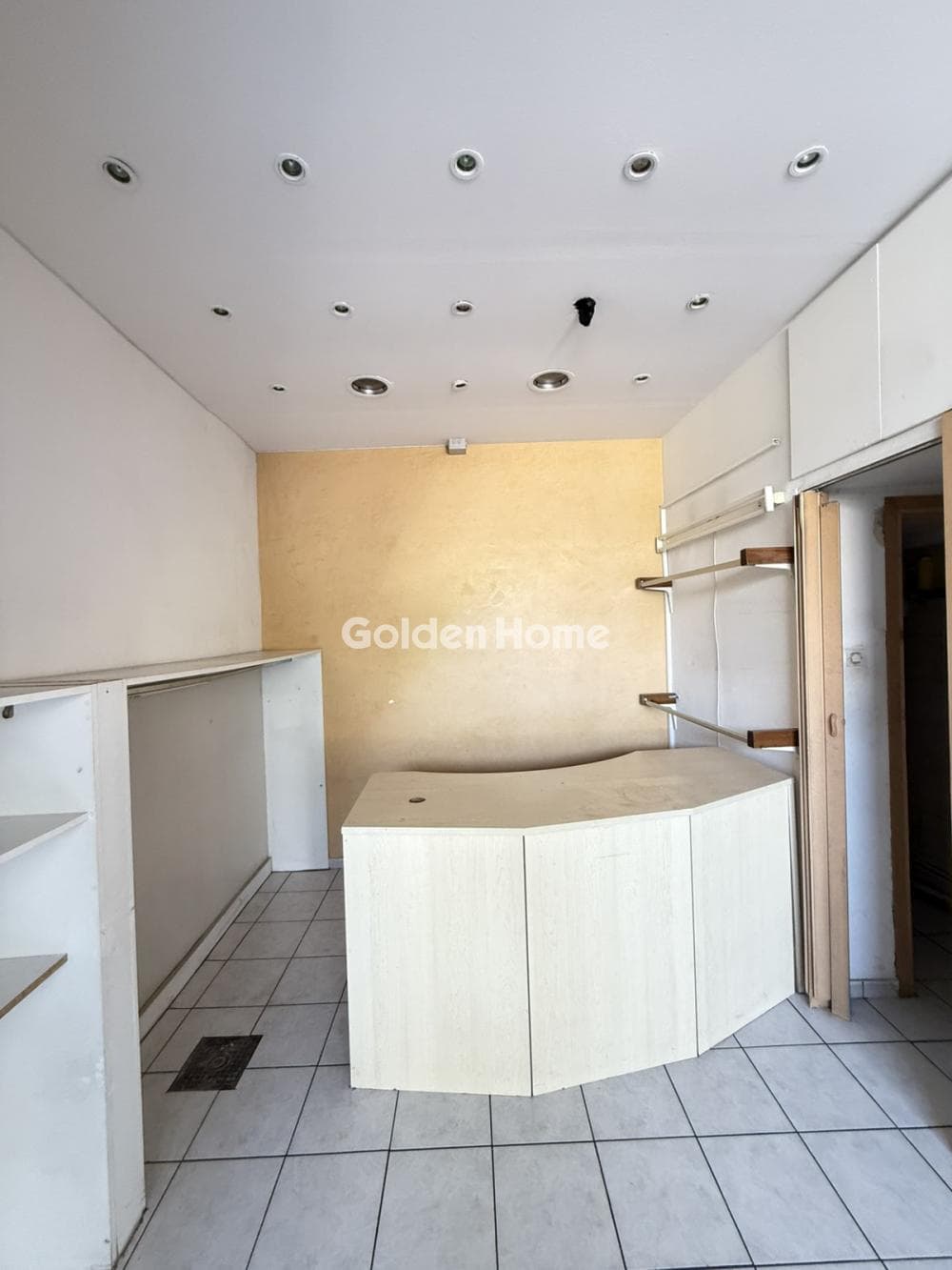 Retail Store in Labrini, Galatsi — Photo 4 of 17