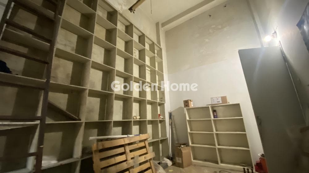 Retail Store in Platia Koumoundourou, Kentro — Photo 3 of 9