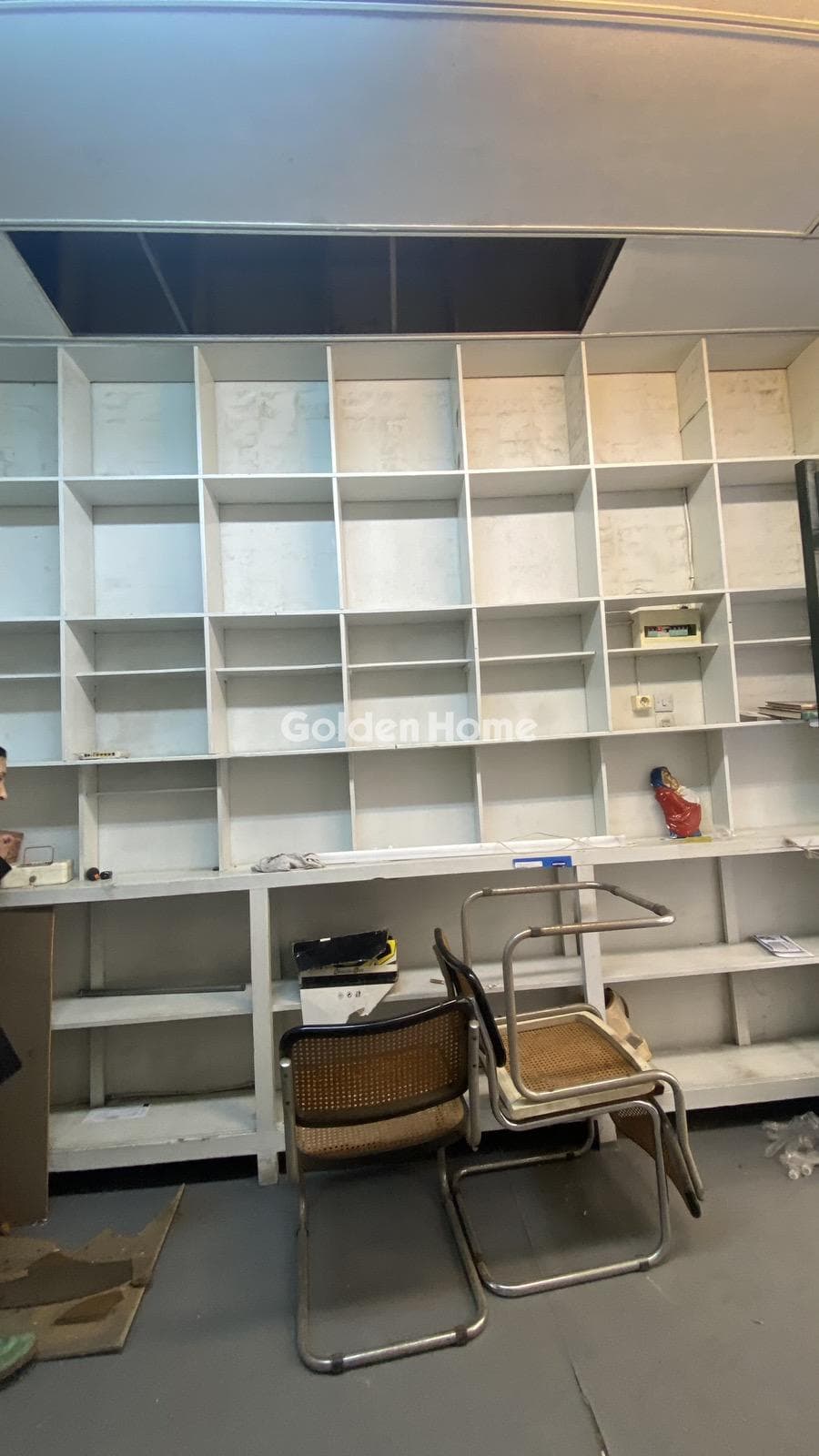Retail Store in Platia Koumoundourou, Kentro — Photo 2 of 9