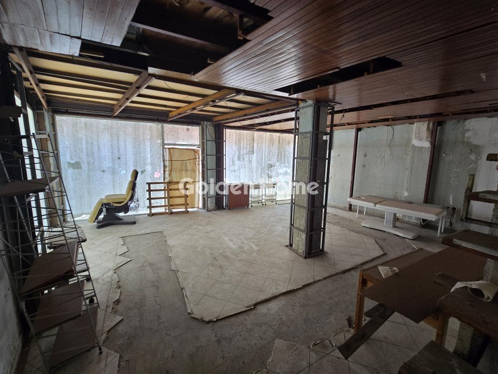 Retail Store in Center, Peristeri — Photo 1 of 15