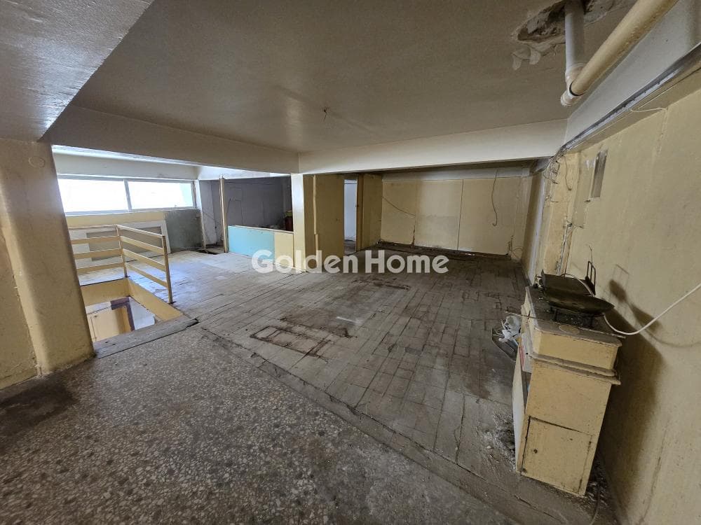 Retail Store in Center, Peristeri — Photo 12 of 15