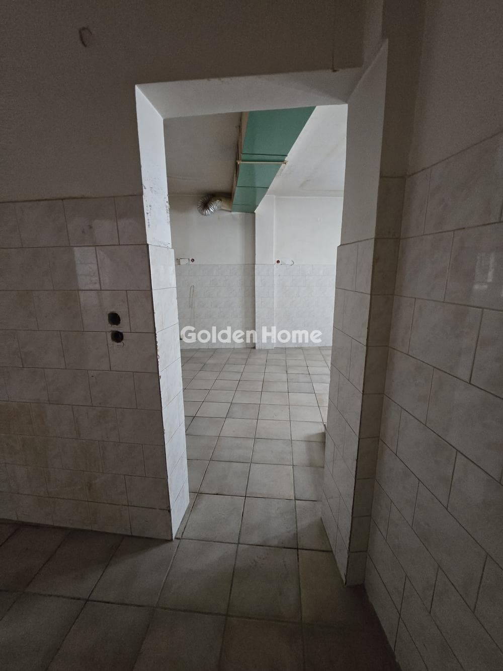 Retail Store in Center, Peristeri — Photo 8 of 15