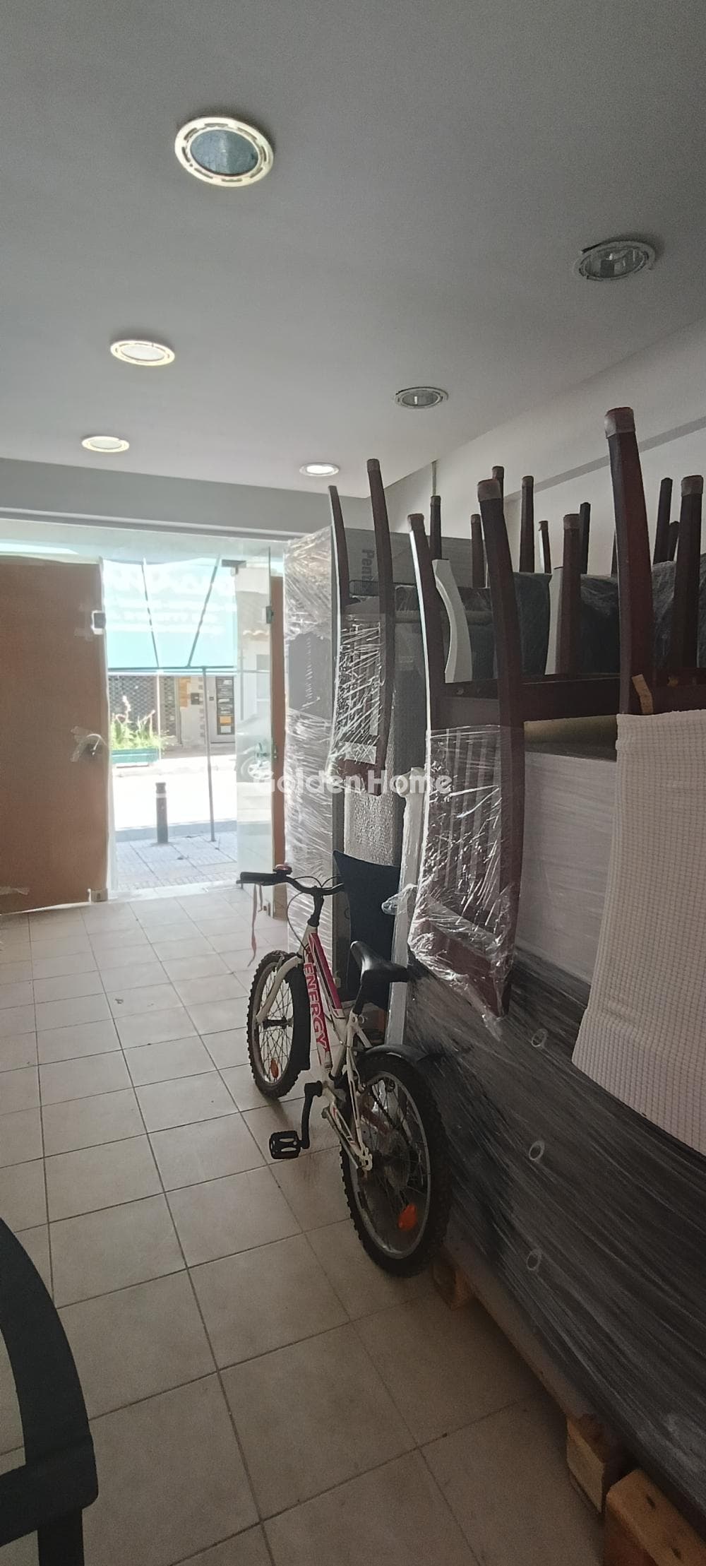 Retail Store in Inepoli, Nea Ionia — Photo 1 of 5