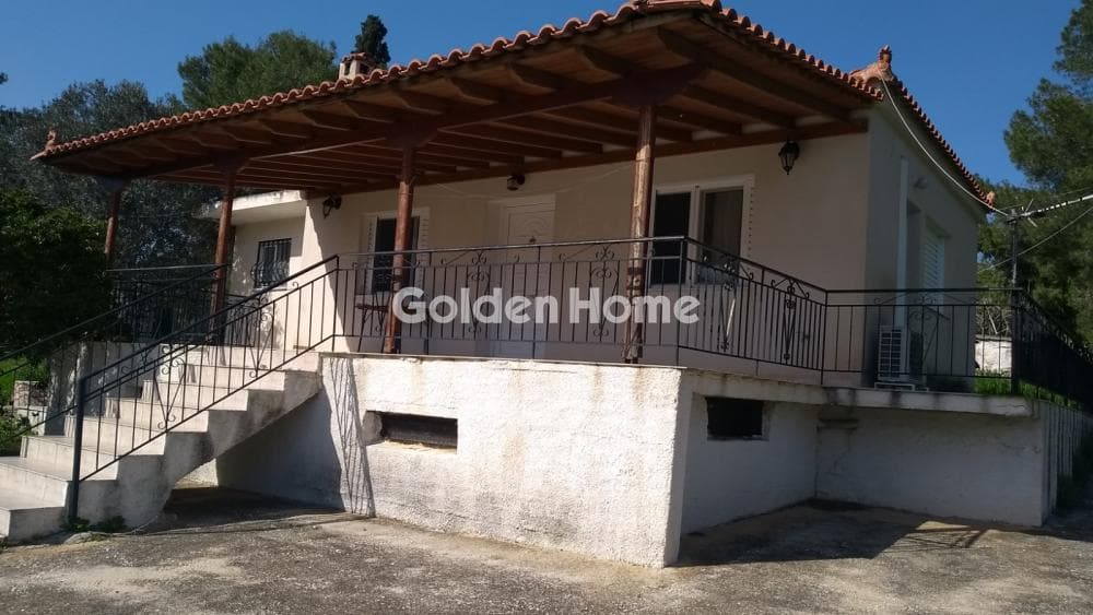 House in Center, Poros — Photo 1 of 20