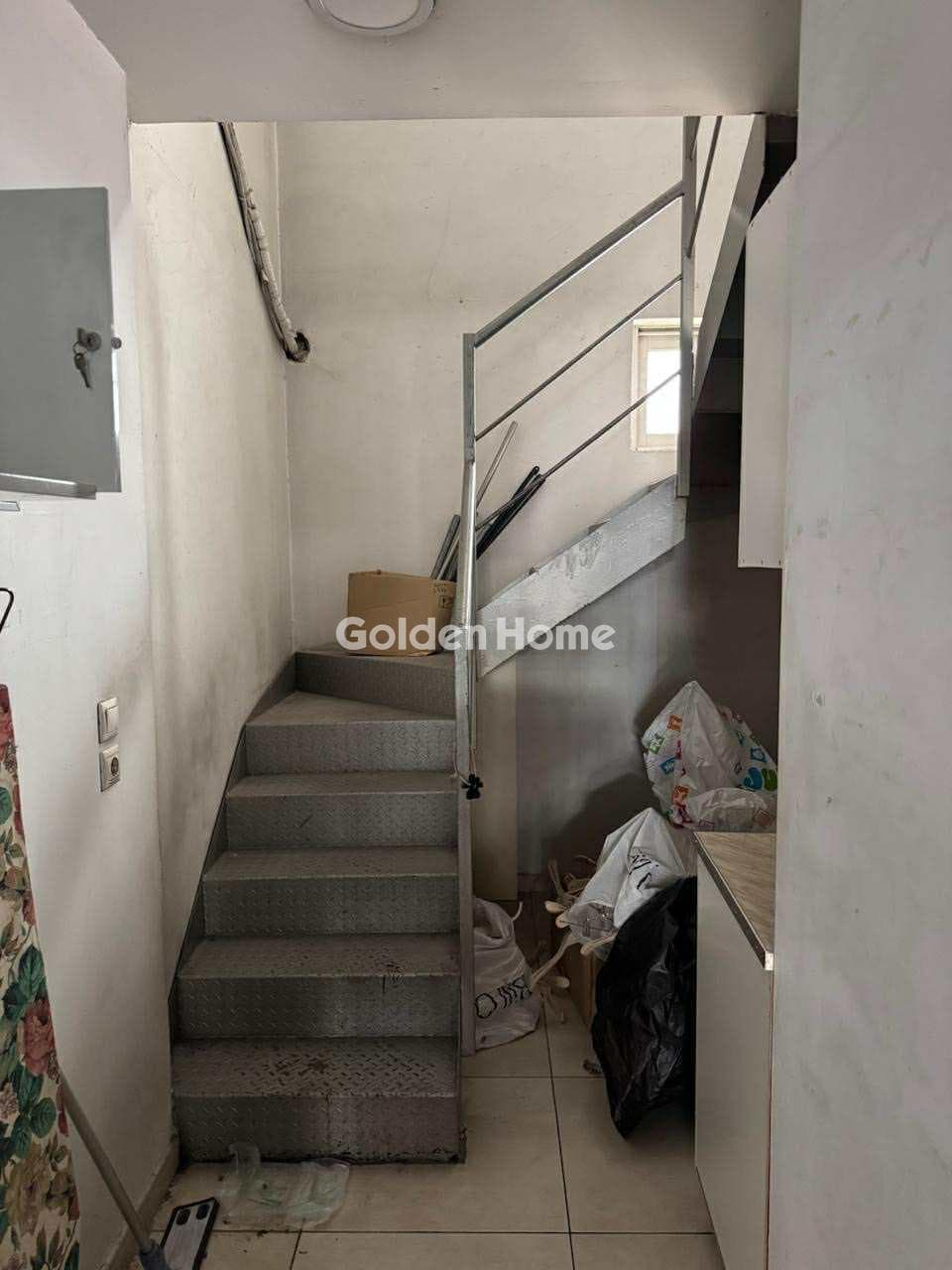Retail Store in Center, Dafni — Photo 4 of 9