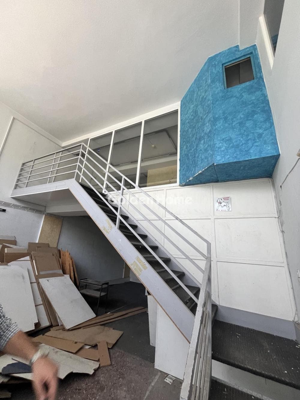 Retail Store in Alsos, Nea Smyrni — Photo 1 of 8