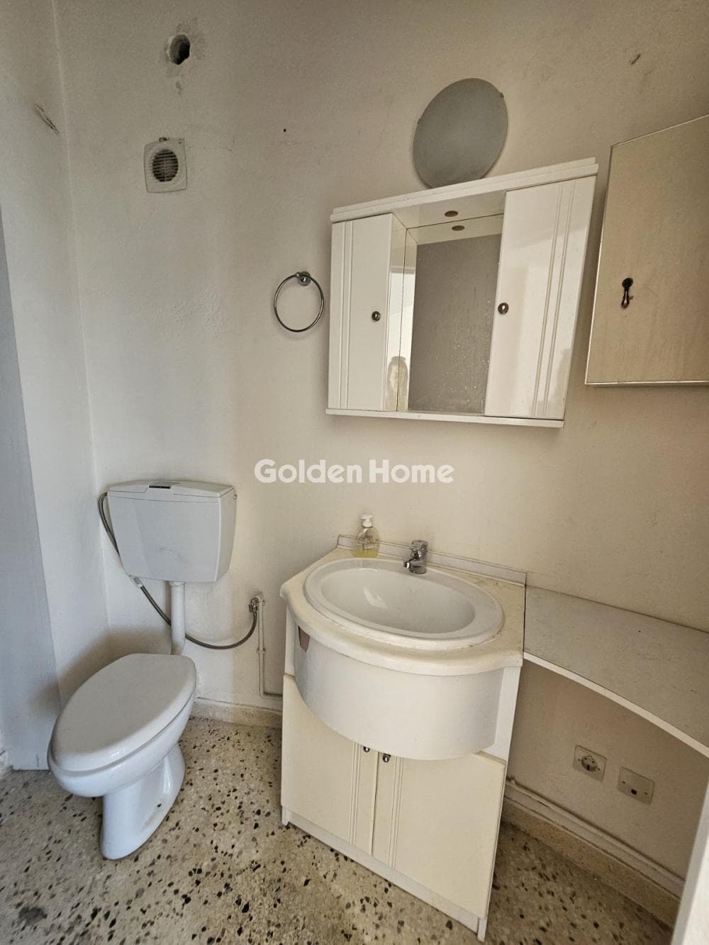Office in Agia Sofia, Piraeus — Photo 15 of 19