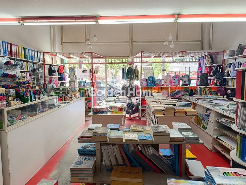 Retail Store in Plateia Davaki, Kalithea — Photo 1 of 4
