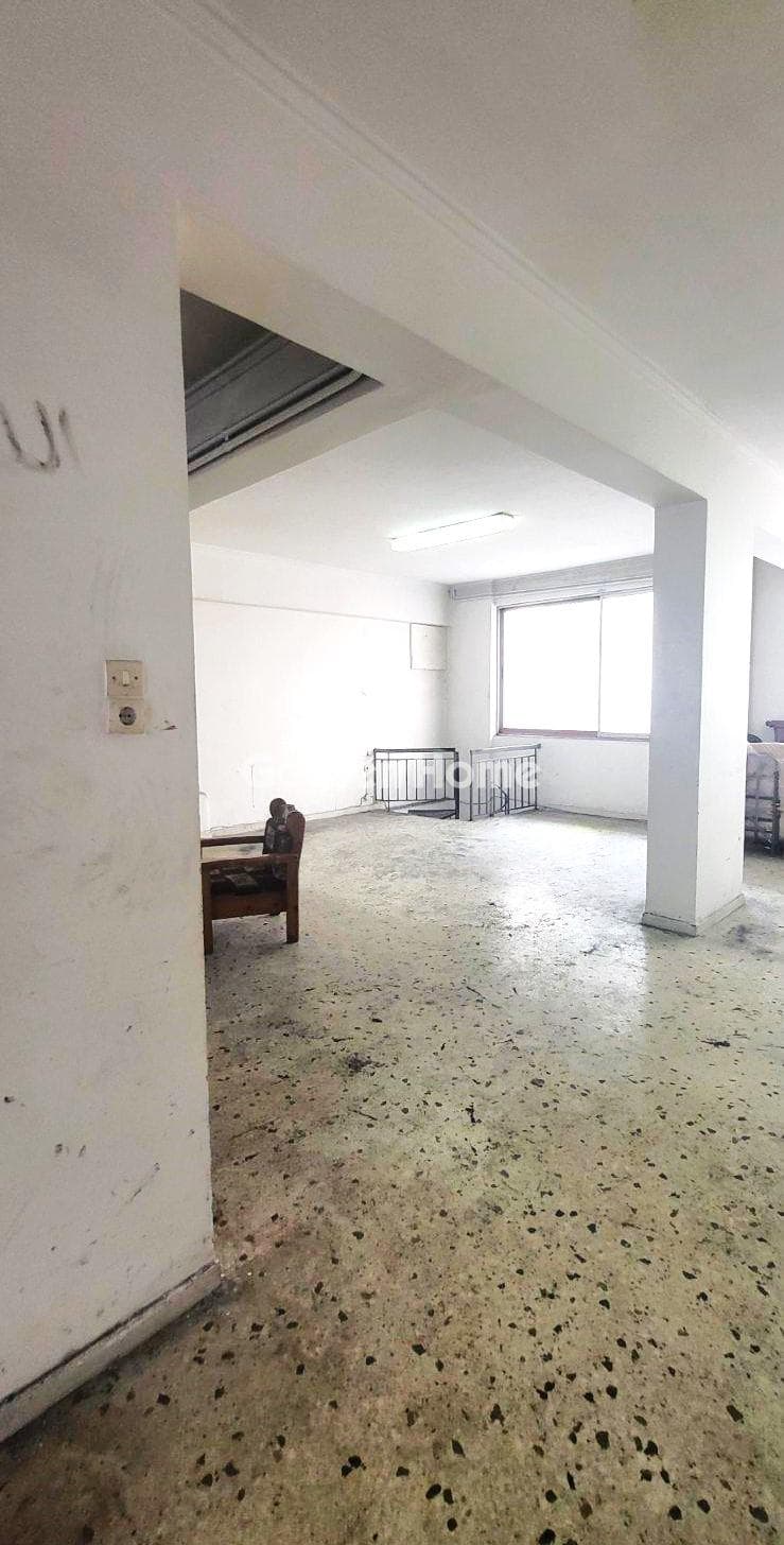 Κατάστημα στην Βαρνάβα, Εκάλη — Φωτογραφία 1 από 11