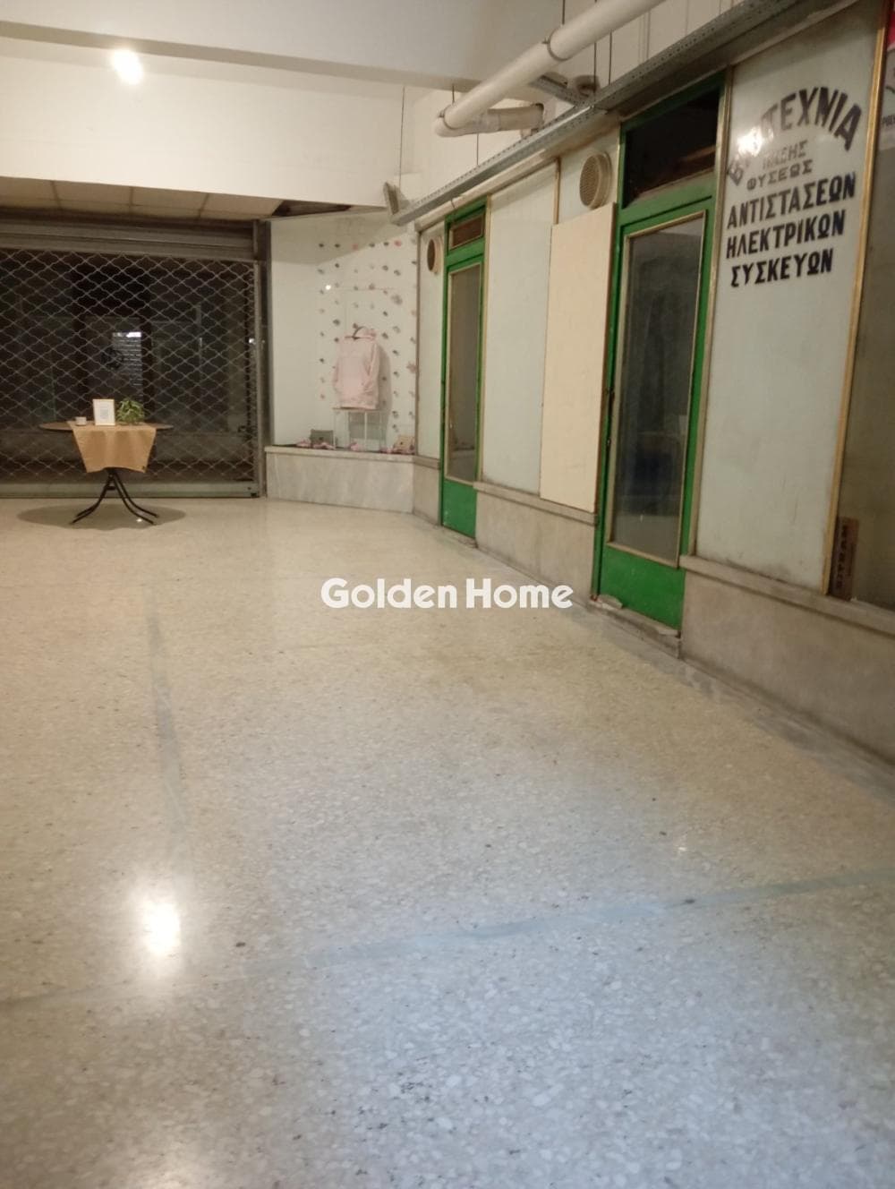 Retail Store in Platia Koumoundourou, Kentro — Photo 7 of 11