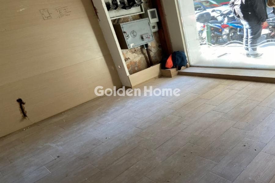 Retail Store in Sintagma, Kentro — Photo 1 of 2