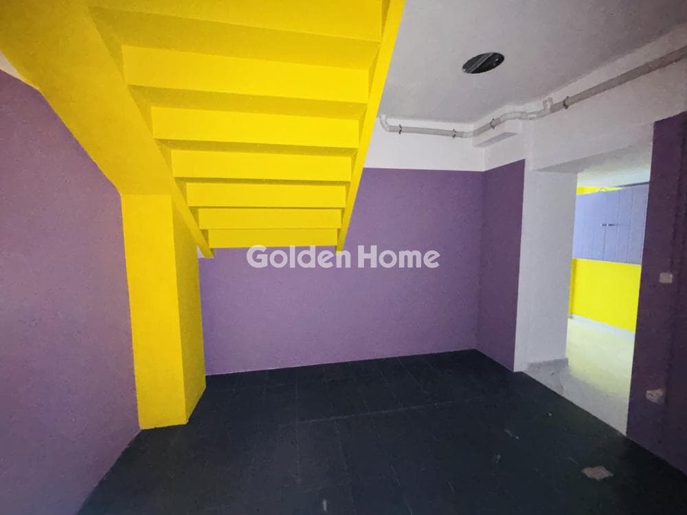 Retail Store in Eleftherias square, Koridallos — Photo 8 of 13