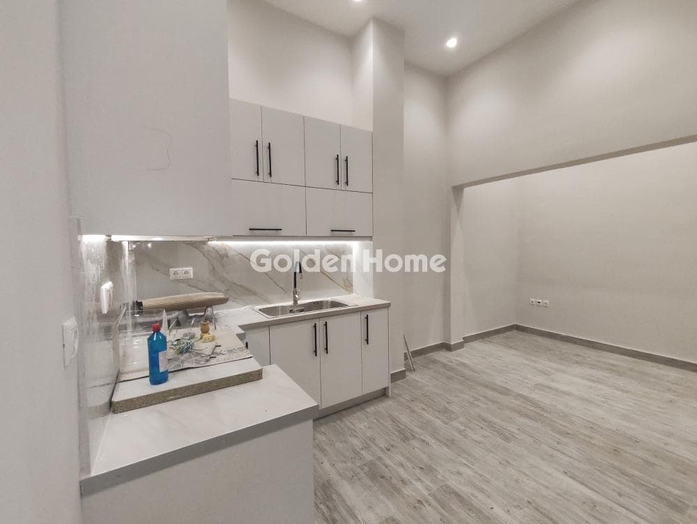 Apartment in Chatzikiriakeio, Piraeus — Photo 2 of 12
