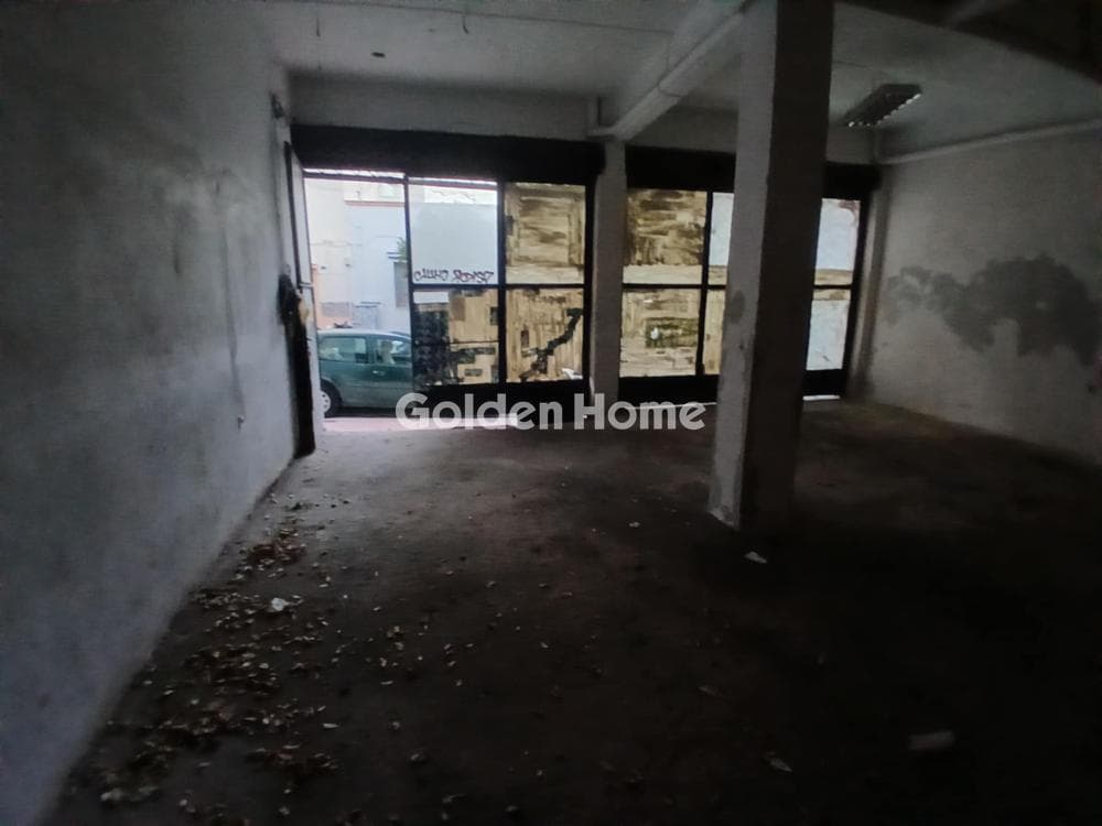 Retail Store in Center, Neos Kosmos — Photo 5 of 5