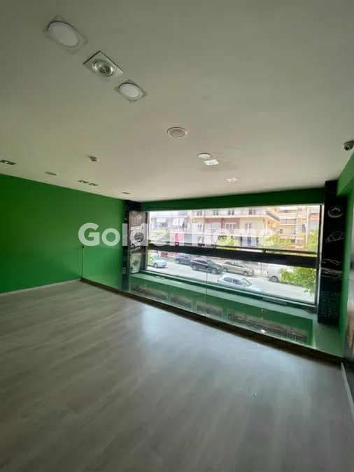 Retail Store in Votsi, Kalamaria — Photo 7 of 10