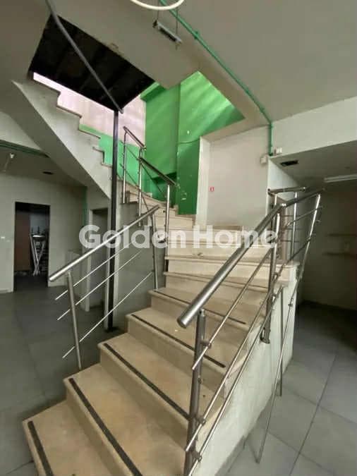 Retail Store in Votsi, Kalamaria — Photo 5 of 10