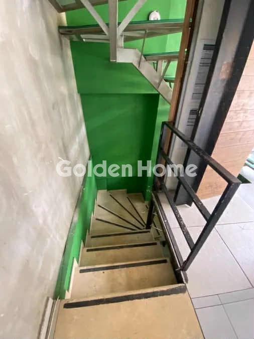 Retail Store in Votsi, Kalamaria — Photo 9 of 10