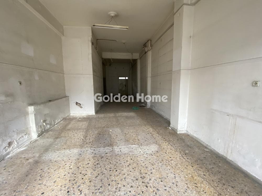 Retail Store in Neo Faliro, Piraeus — Photo 1 of 10